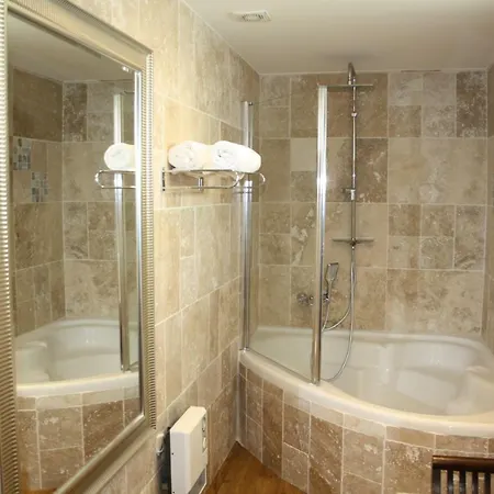 Angelussi 4* Salon-de-Provence